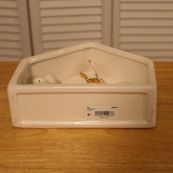 Porcelain Nativity - Picture 3 of 3